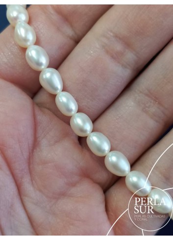 Collar semi-enfilado 5x7mm perla oval blanca