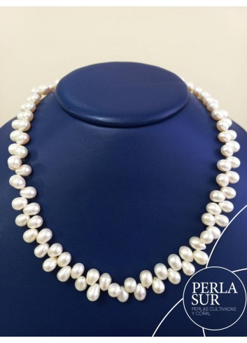 Collar semi-enfilado 6-7mm perla oval cruzada blanca