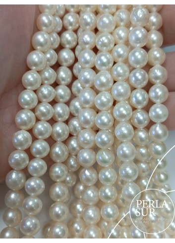 Strand 7-7'5mm Semibaroque white Akoya pearls