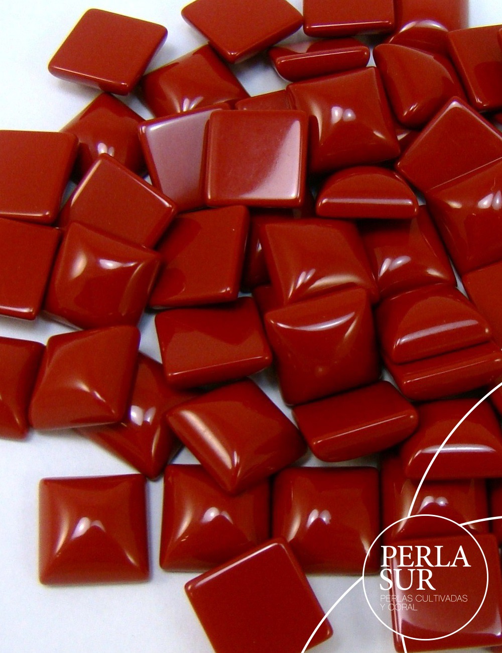 Cabuchón square 6mm coral reconstituído