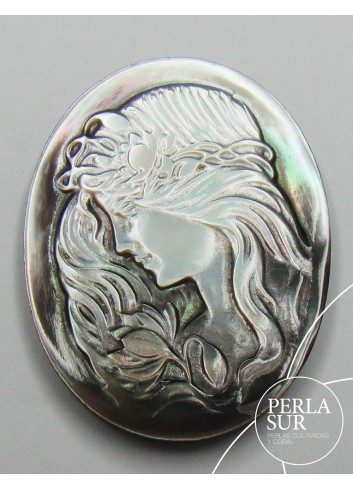 113570995-Julia 35x27mm Margaritifera Cameo