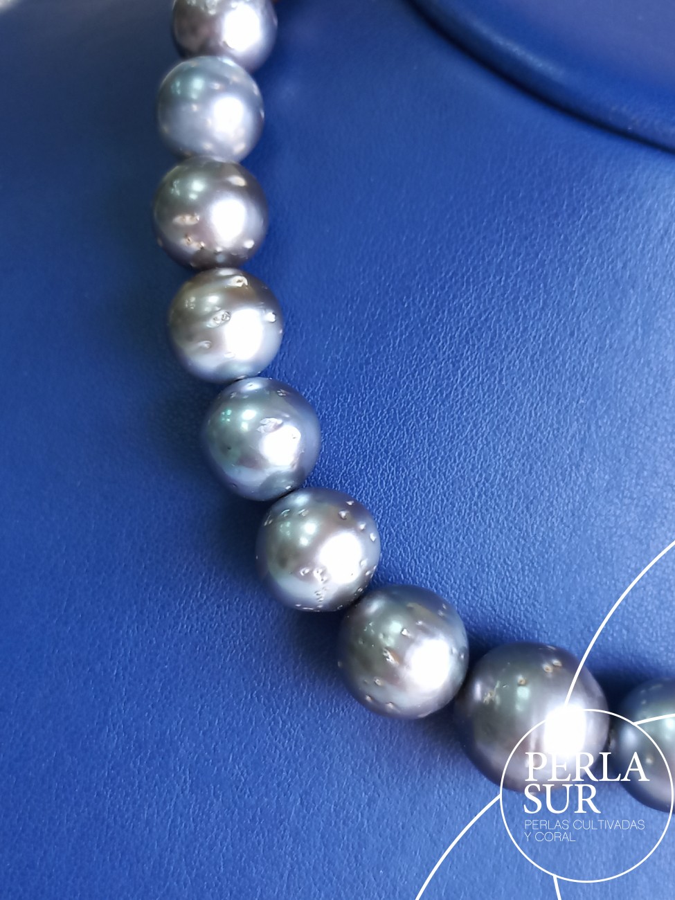 Collar Tahití 10'9x16'2mm Redonda Azul