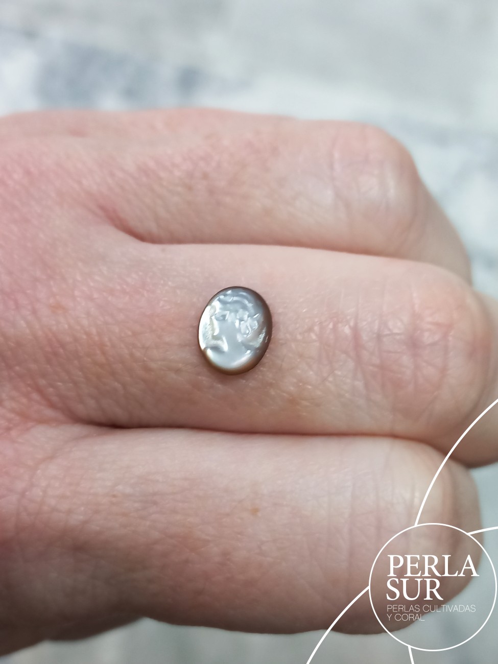 Sara 7x9mm Camafeo Nácar Tahití