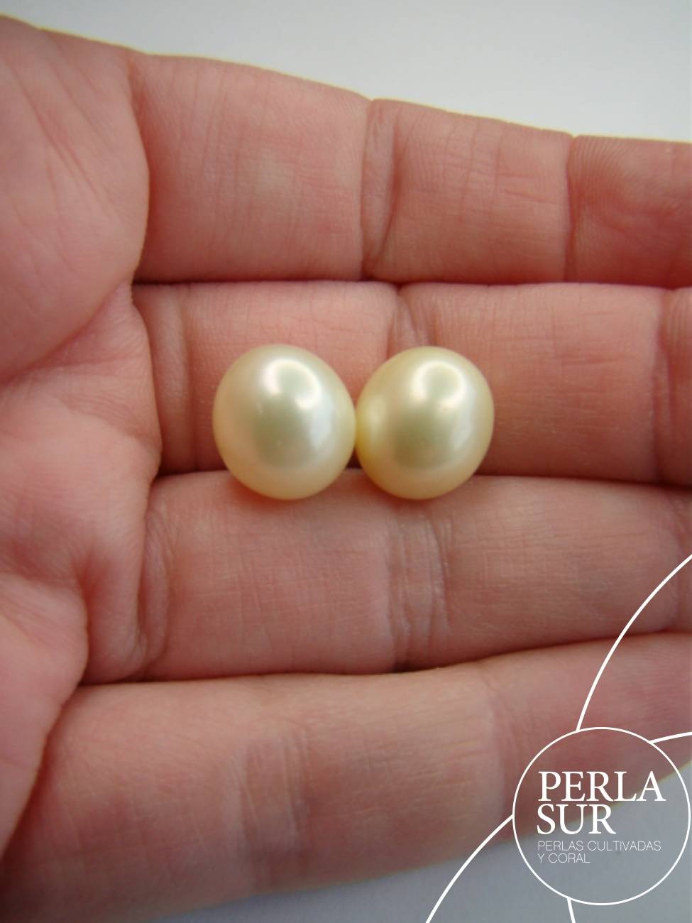 Pareja Perla 10mm Oval sin Taladro Golden