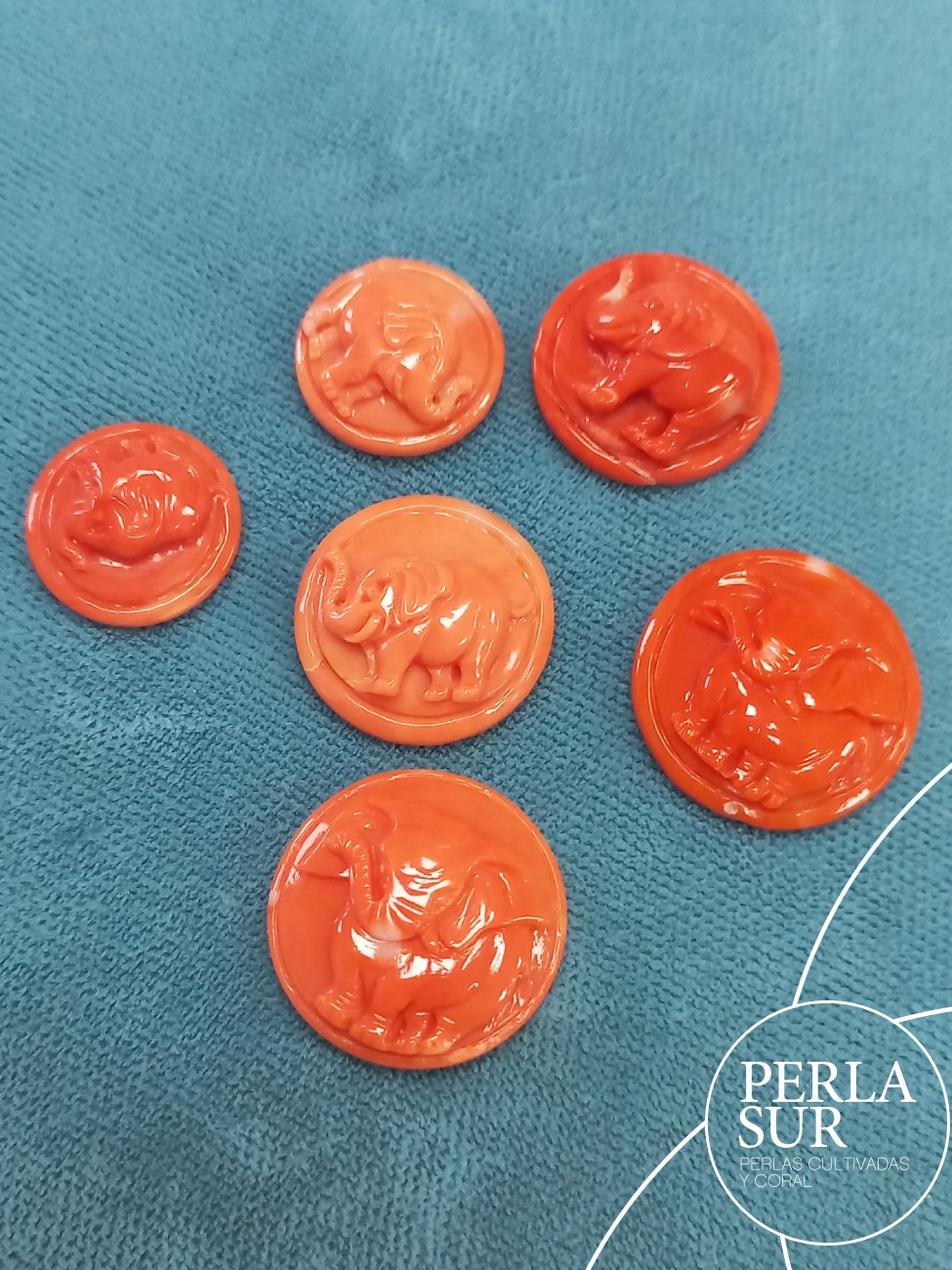 Cabujón Elefante 18mm Coral Japonés
