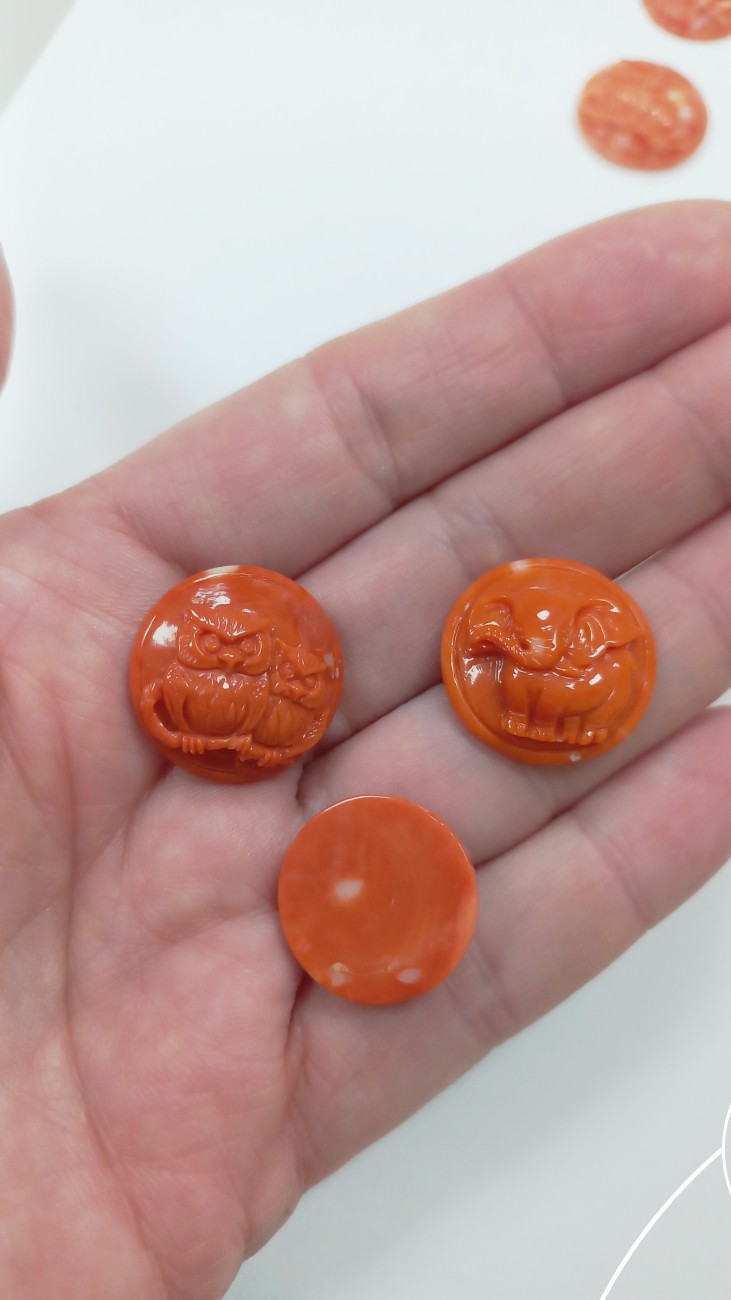 Cabujón Elefante 15mm Coral Japonés