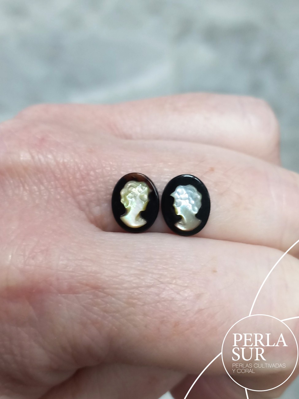 Par 8x10mm Sara Camafeos Nácar Tahití + Ónix