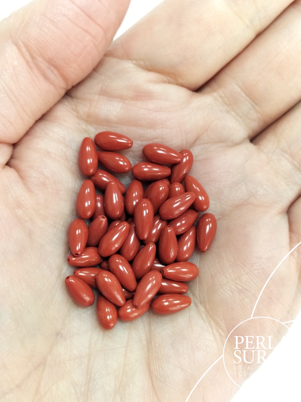Perilla 4x8mm pasada coral sintético (rojo)