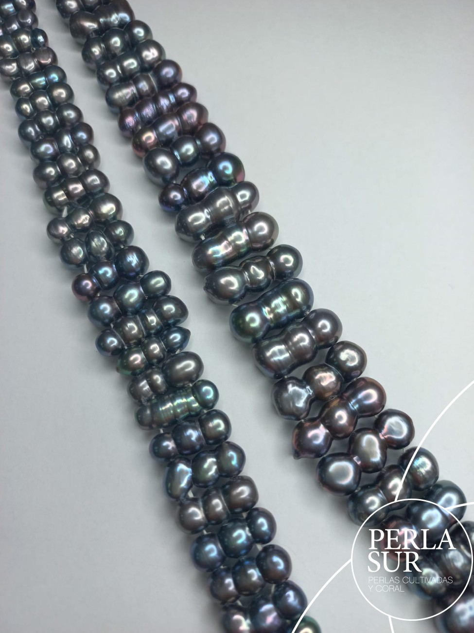 Hilo perla triple barroca peacock