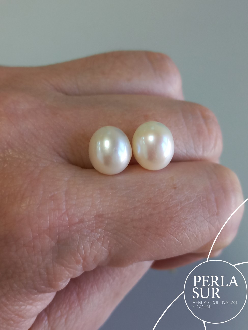 Pareja Perla Oval 9x10mm 1/2T. Blanca Crema