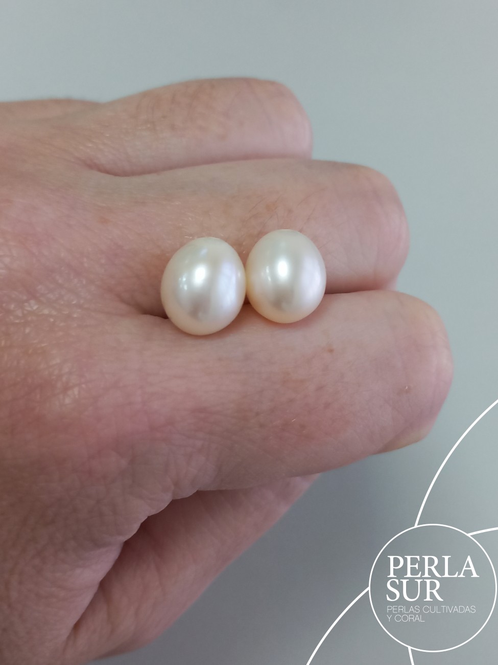 Pareja Perla Oval 9'75x11mm 1/2T. Blanca