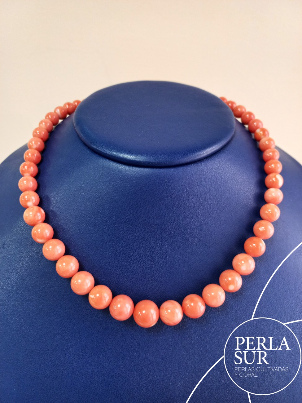 Collar bola 7-11mm coral japonés