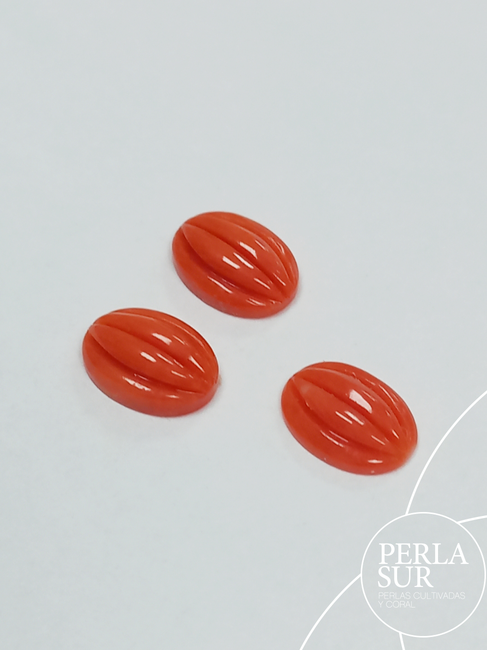Trío cabujón 6x8mm Oval Galloneado Vertical Coral Japonés